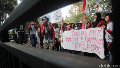 Warga Pulau Pari Demo di Ombudsman