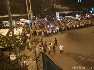 Foto: Lokasi Bom dan Lalin Semrawut di Kampung Melayu