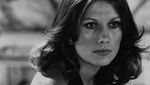 Para Wanita Cantik di Sekeliling Roger Moore dalam James Bond
