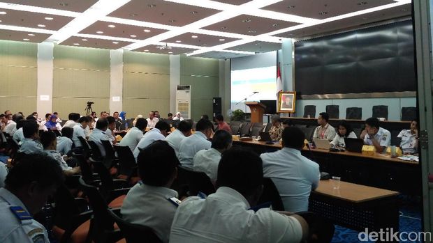 Tim Sinkronisasi Anies-Sandi rapt dengan Dishub DKI.