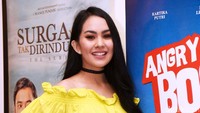 Senyum manis Kartika Putri bikin deg-degan. Pool/Noel/detikFoto.