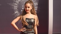 Ia mengalahkan Bella Thorne, Brett Eldredge, DJ Khaled, Kylie Jenner dan Selena Gomez. Foto: Jason Merritt/Getty Images