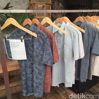 Menyusul kesuksesannya tahun lalu, koleksi batik dari raksasa fashion Jepang itu akan hadir lagi. Untuk koleksi musim semi/panas 2018, inspirasinya bersumber dari keragaman motif budaya Indonesia, seperti sido, ceplokan dan kembang. (Foto: Daniel Ngantung/Wolipop)