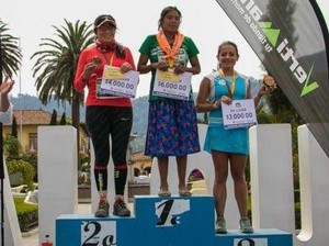 Cuma Beralas Sandal, Wanita Ini Berhasil Menangkan Maraton 50 Km