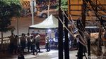 Hingga Dinihari Warga Masih Penuhi TKP Bom