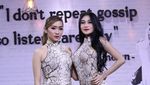 Wow! Duo Serigala Seksi Pakai Jumpsuit Motif Kulit Ular