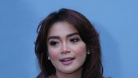 Usai lamaran belum lama ini, Sheza Idris berencana akan melangsungkan pernikahan Foto: Hanif Hawari
