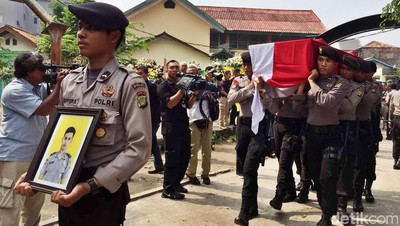 Foto-foto Upacara Militer Penghormatan Bripda Imam