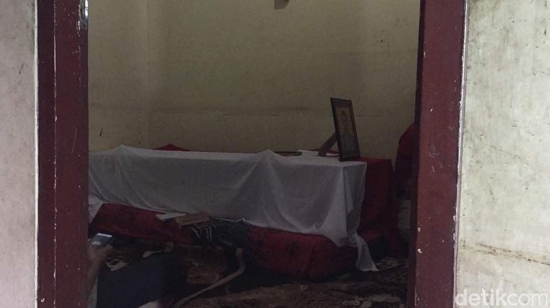 Rekan Polisi Datangi Rumah Imam, Korban Bom Kampung Melayu Rekan Polisi Datangi Rumah Imam, Korban Bom Kampung Melayu