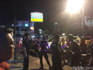 Keluarga dan Polisi Mulai Berdatangan ke RS Premier Jatinegara