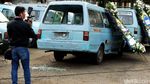Pasca Ledakan, Kendaraan yang Hancur di TKP Masih Terparkir