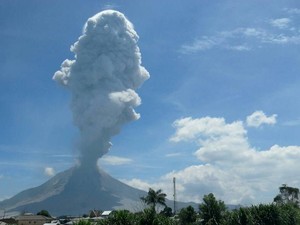 Gunung Sinabung Kembali Semburkan Abu