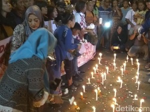 Warga Juga Gelar Aksi Lilin di Lokasi Bom Kampung Melayu