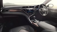 Toyota Jepang belum merilis spesifikasi teknis. Tapi, Camry di Jepang ini bakal menggunakan mesin 2.5 liter Dynamic Force dengan injeksi langsung dan VVT-iE bersama motor listrik dan transmisi CVT.