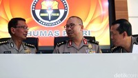 Selain itu, Irjen Setyo Wasisto juga mengungkapkan identitas 11 korban luka. Korban luka terdiri dari 6 anggota Kepolisian dan 5 warga sipil. Insiden bom di Kampung Melayu terjadi pada Rabu (24/5) malam sekitar pukul 21.00 dan 21.05 WIB. Ledakan terjadi di dua lokasi. Hingga saat ini terduga pelaku belum teridentifikasi dan jenazahnya masih berada di RS Polri.