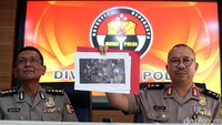 Kadiv Humas Mabes Polri Irjen Setyo Wasisto dalam jumpa pers di Mabes Polri, Jakarta Selatan, Kamis (25/5/2017) memberikan keterangan terkait ledakan bom di Kampung Melayu.