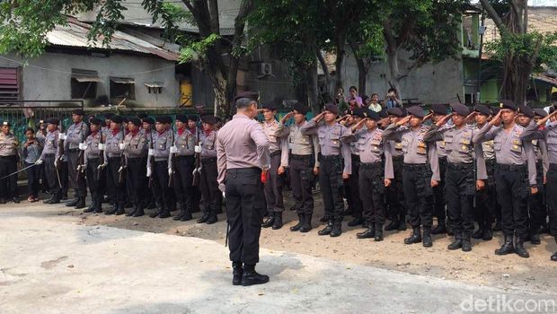 Upacara militer melepas kepergian Bripda Imam.