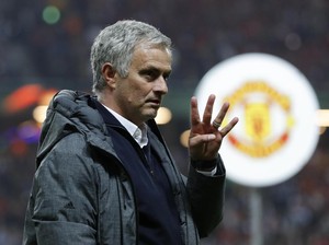 Mourinho Sedang Buat Replika Skuat Chelsea 2004/2005?