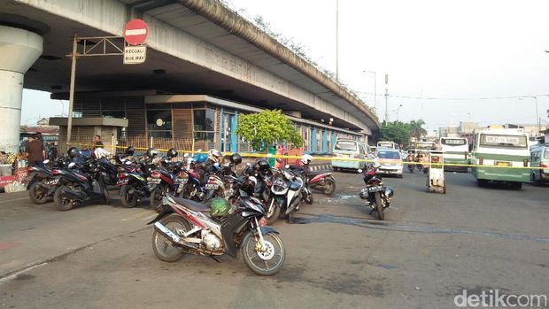  Halte Bus Transjakarta Kampung Melayu, Kamis (25/5/2017)