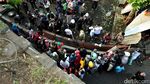 Warga Masih Memenuhi Lokasi TKP Bom Kampung Melayu