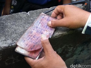Polisi Temukan Buku Catatan di Dekat Lokasi Bom Kampung Melayu