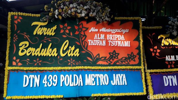 Rumah Duka Bripda Taufan Korban Bom Kampung Melayu Didatangi Pelayat