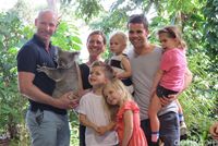 Memeluk koala dan berfoto bersama (Fitraya/detikTravel)