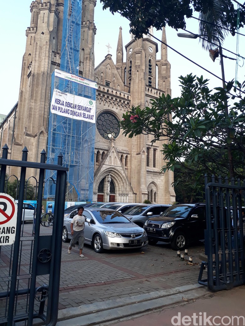 Gereja Katedral Sediakan Parkir untuk Jemaah Salat Id di Istiqlal Gereja Katedral Sediakan Parkir untuk Jemaah Salat Id di Istiqlal