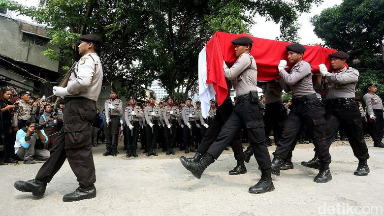 Aneka Peristiwa Penyerangan Polisi yang Sedang Bertugas di Lapangan Aneka Peristiwa Penyerangan Polisi yang Sedang Bertugas di Lapangan