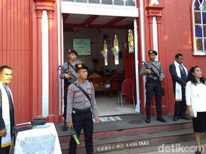 Penjagaan Gereja di Jatim Diperketat Usai Bom Bunuh Diri di Katedral Makassar
