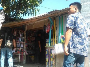 Polisi Geledah Kediaman Terduga Teroris Bom Kampung Melayu
