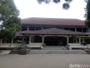 Masjid PT DI Gelar Kursus Bahasa Arab, Izinkan Jemaah Iktikaf Kemah
