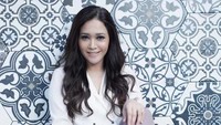 Sepertinya tak ada yang berubah dari wajah cantik ibu tiga anak itu. Dok. Instagram/maiaestiantyreal