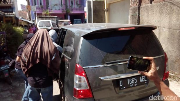  Densus 88 Antiteror menangkap H diduga saudara dari AS pelaku bom bunuh diri di Kampung Melayu, Jumat (26/5/2017)