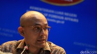 Jubir Kemlu Arrmanatha Nasir menjelaskan isu-isu terkini terkait terorisme dan ISIS.