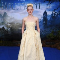 Elle Fanning saat mempromosikan film garapan Disney Maleficent untuk mendukung Great Ormond Street Hospital di Kensington Palace pada 8 Mei 2014 di London, Inggris. (Foto: Eamonn M. McCormack / Getty Images)