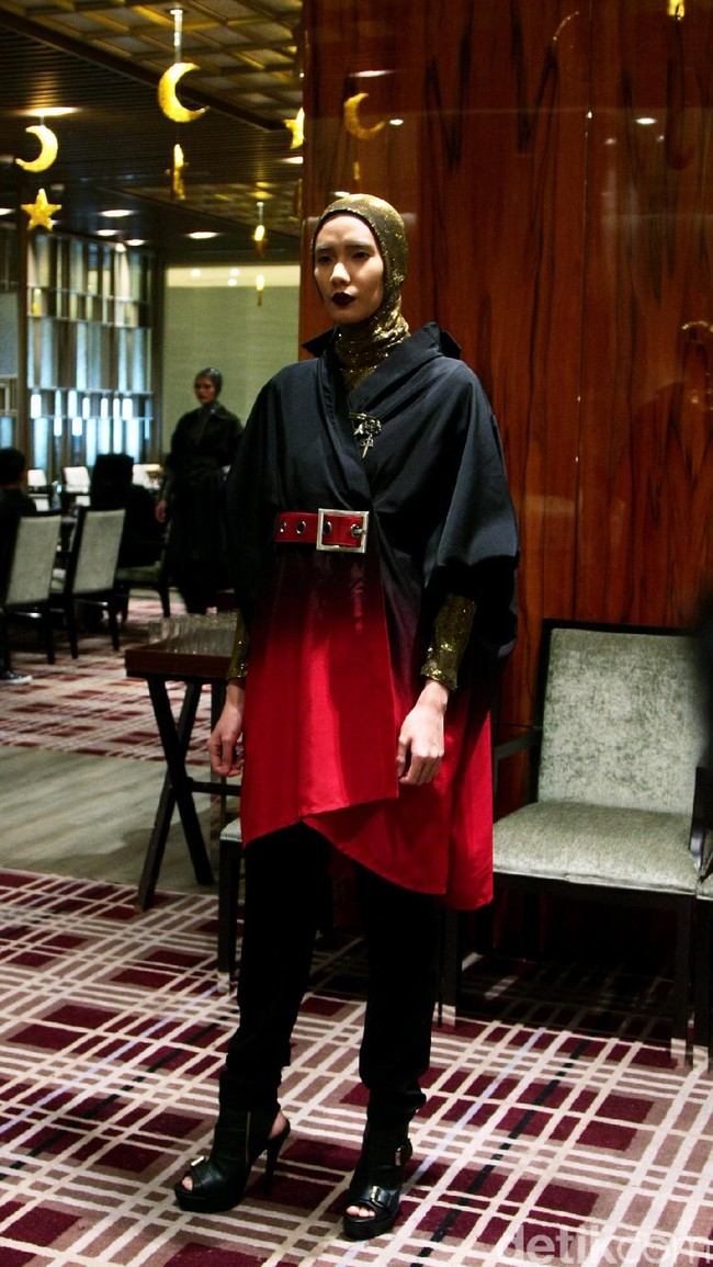 Fashion Show Norma Hauri ini terinspirasi dengan sosok wanita tangguh dunia yang bertempat di Sumibhi, One Park, Kebayoran Baru. Jakarta. [Foto: Mohammad Abduh/Wolipop]