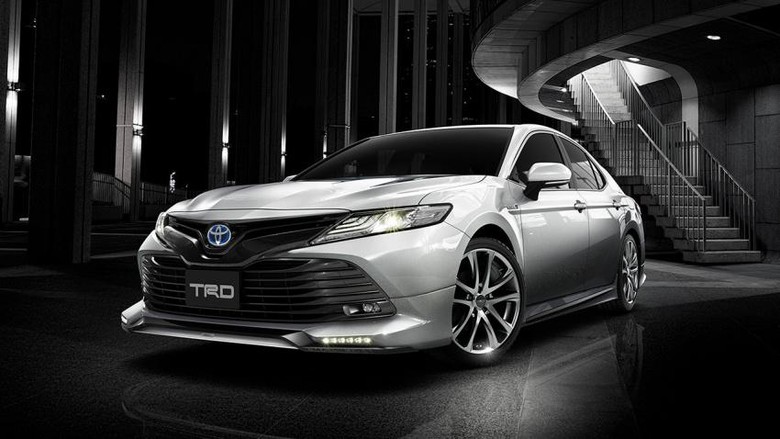 Camry Hybrid Anyar Disebut Lebih Irit dari Accord Hybrid