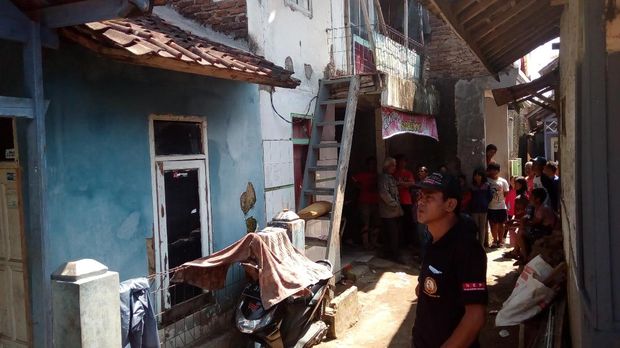 Tetangga mengenal H sebagai pribadi yang pendiam.