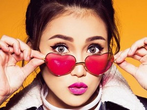 Jualan Kue, Ayu Ting Ting Dituding Tak Mau Kalah dari Nagita Slavina