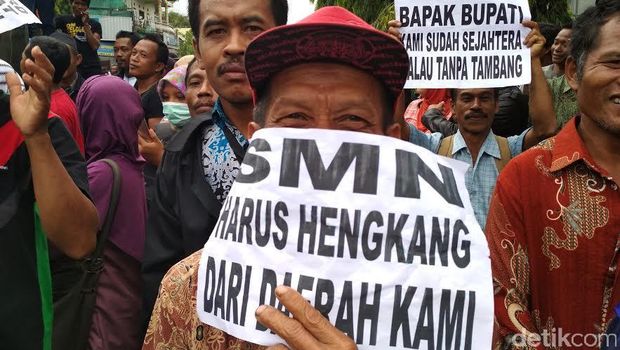 Warga Trenggalek Unjuk Rasa Tolak Ekplorasi Tambang Emas