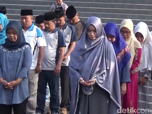 PNS Tasikmalaya Doa Bersama untuk Korban Bom Kampung Melayu