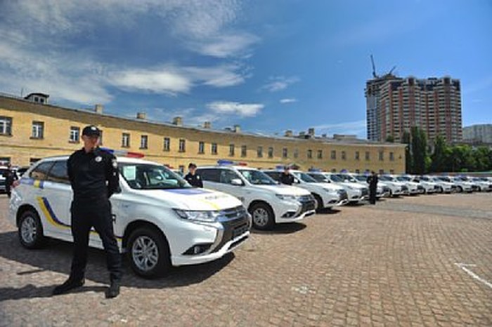 635 Mitsubishi Outlander PHEV untuk Polisi Ukraina