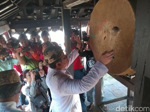 Sambut Ramadan, Sultan Cirebon Pukul Bedug dan Beri Pesan Damai