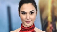 tatapan Gal Gadot bikin meleleh (Foto: Frazer Harrison/Getty Images)