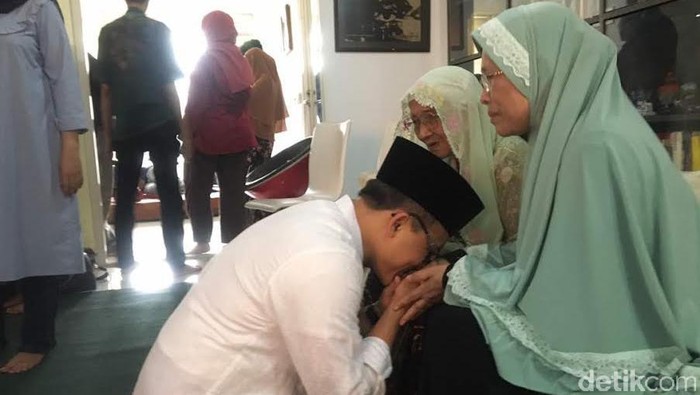 Bupati Anas Ajak Warga Sungkem ke Orangtua