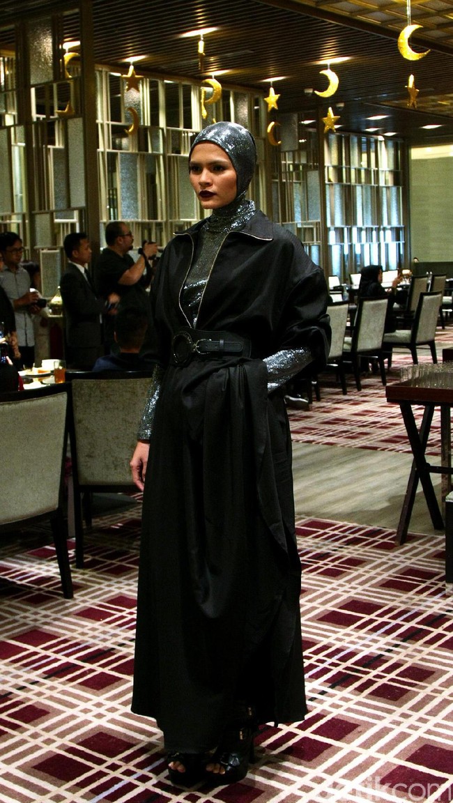 Fashion Show Norma Hauri ini terinspirasi dengan sosok wanita tangguh dunia yang bertempat di Sumibhi, One Park, Kebayoran Baru. Jakarta. [Foto: Mohammad Abduh/Wolipop]
