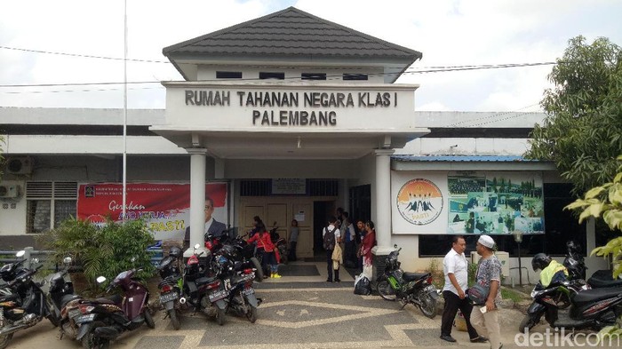 Rusak Jeruji Besi, 17 Tahanan Rutan Palembang Kabur