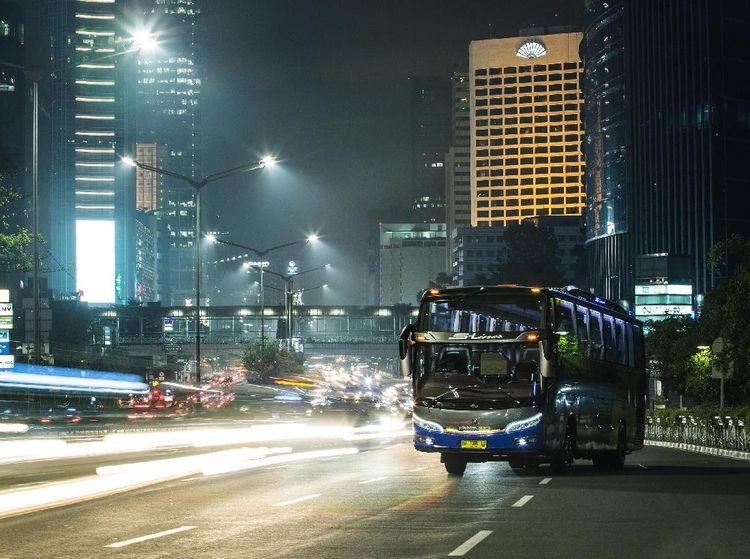 Bus Volvo Jalan-jalan di Jakarta