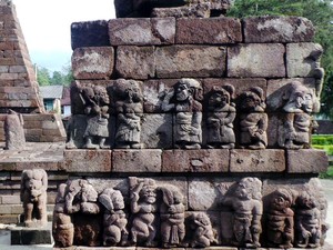 Relief Erotis di Candi Sukuh, Apa Maknanya?